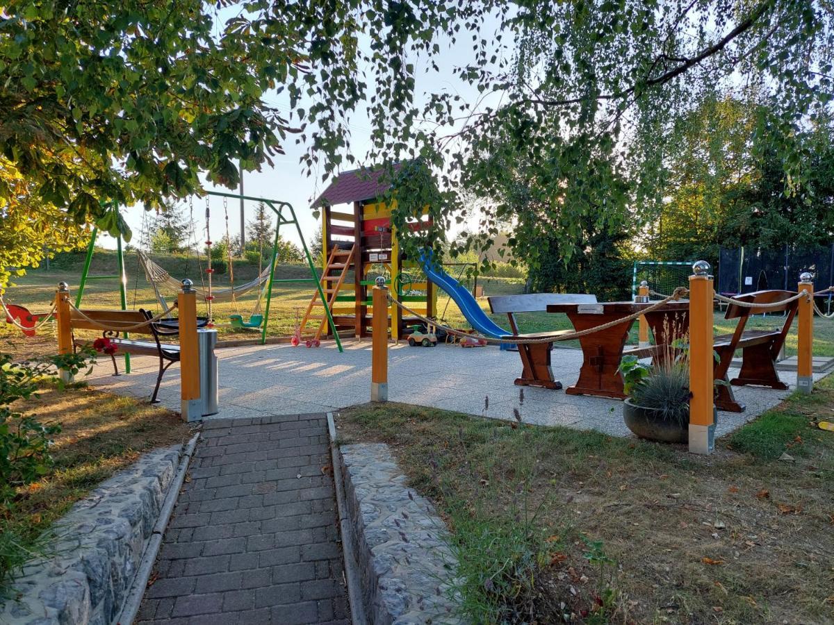 Guesthouse Mesec Zaplana Vrhnika Exterior photo