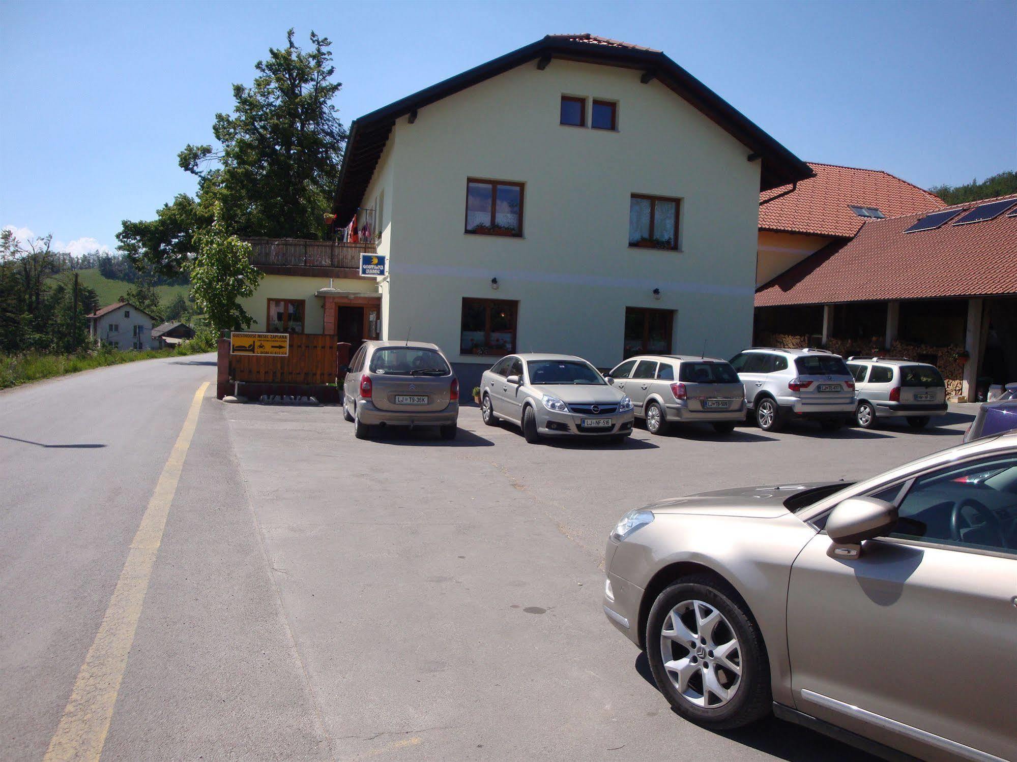 Guesthouse Mesec Zaplana Vrhnika Exterior photo
