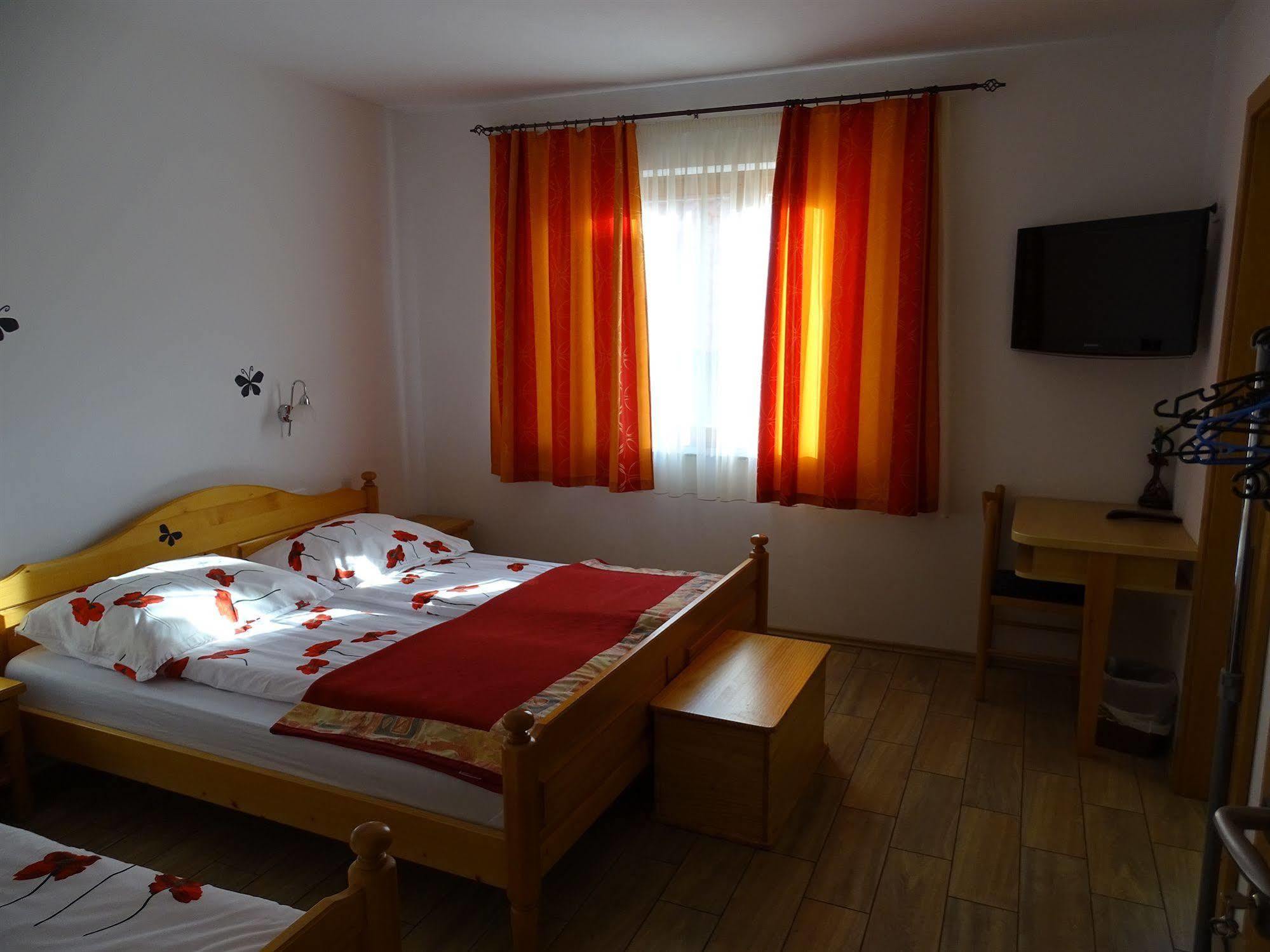 Guesthouse Mesec Zaplana Vrhnika Exterior photo