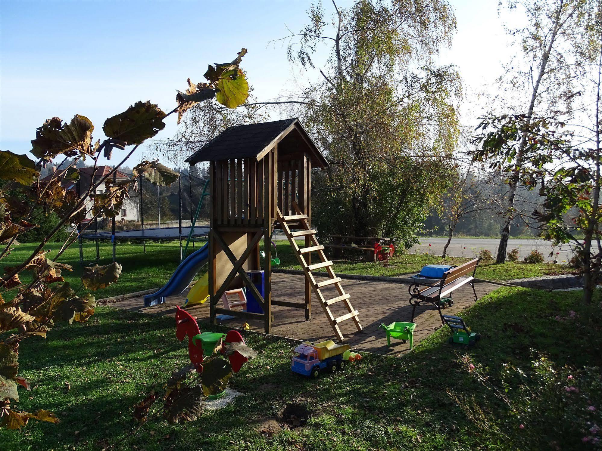 Guesthouse Mesec Zaplana Vrhnika Exterior photo